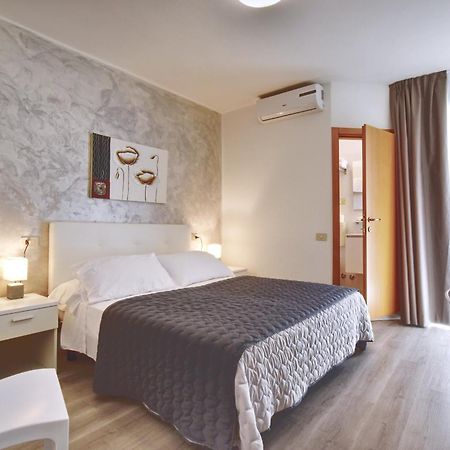 קאורלה Hotel Augusta מראה חיצוני תמונה
