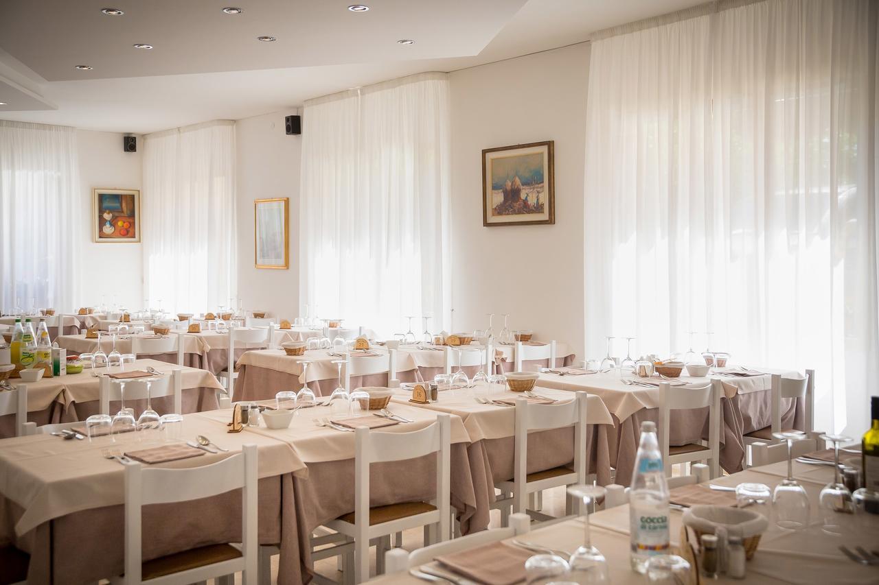 קאורלה Hotel Augusta מראה חיצוני תמונה