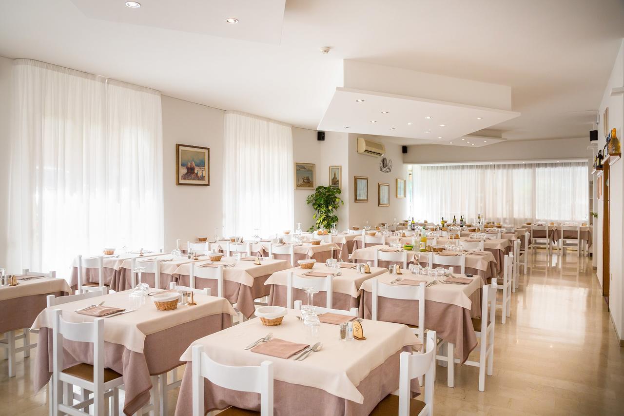 קאורלה Hotel Augusta מראה חיצוני תמונה